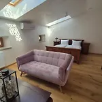 Aparthotel Miodowa 25