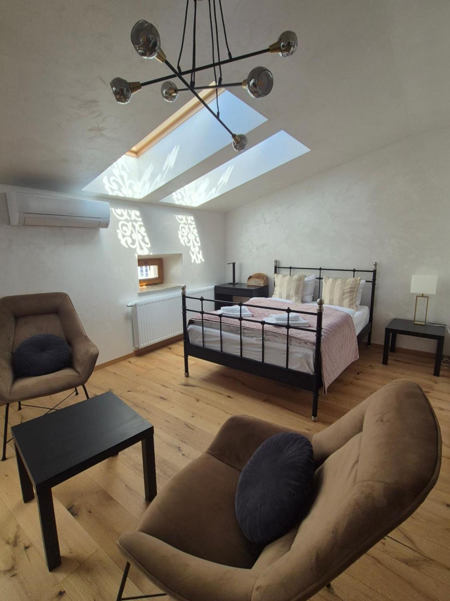 Apartament Miodowa 25 *
